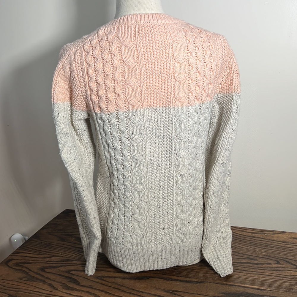 Banana Republic Sweater - Great Condition - Picture 5 of 6